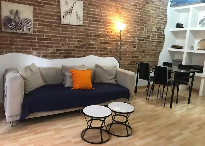 Rustic 2 Bedroom Apartment Poble Sec